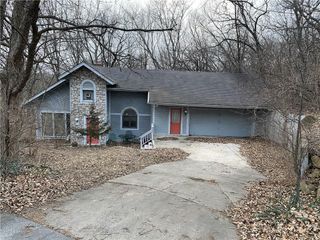 7610 NW Paradise Lane, Kansas City, MO 64152