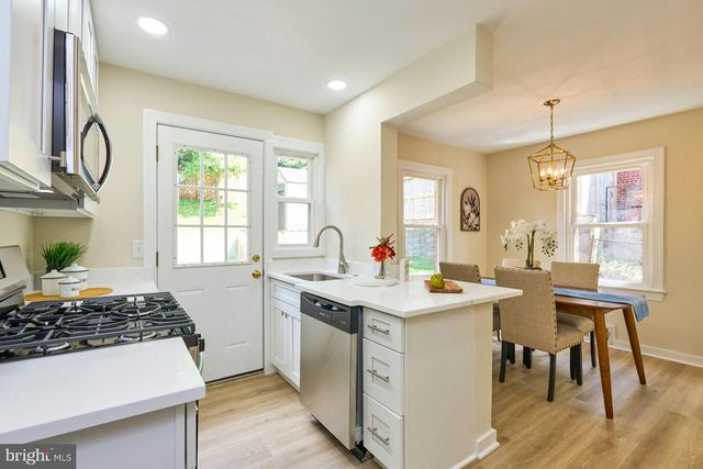 2802 FARMINGTON DR, Alexandria, VA 22303