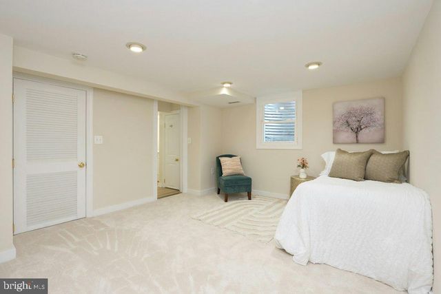 2802 FARMINGTON DR, Alexandria, VA 22303