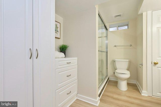 2802 FARMINGTON DR, Alexandria, VA 22303