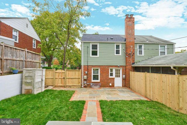 2802 FARMINGTON DR, Alexandria, VA 22303