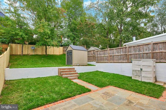 2802 FARMINGTON DR, Alexandria, VA 22303