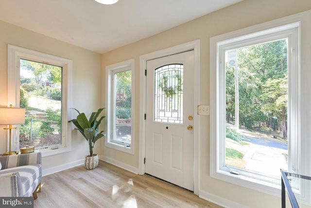 2802 FARMINGTON DR, Alexandria, VA 22303
