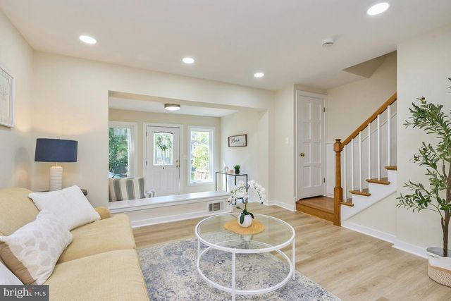 2802 FARMINGTON DR, Alexandria, VA 22303