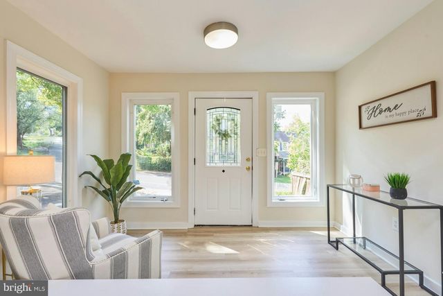 2802 FARMINGTON DR, Alexandria, VA 22303