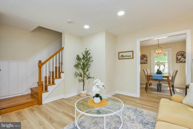 2802 FARMINGTON DR, Alexandria, VA 22303