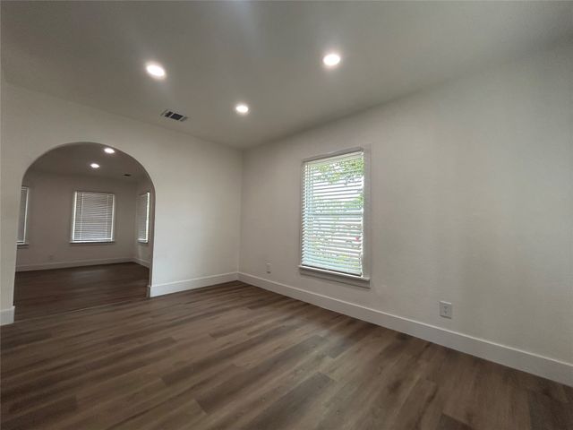 600 E Robert Street, Fort Worth, TX 76104