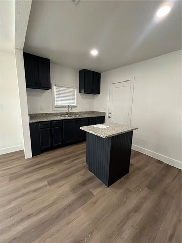 600 E Robert Street, Fort Worth, TX 76104