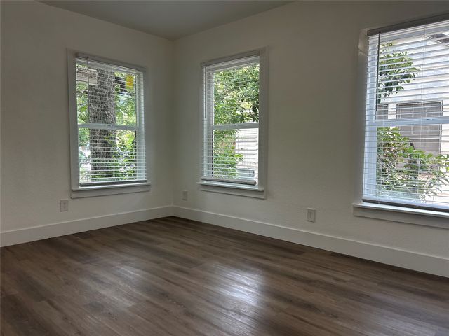 600 E Robert Street, Fort Worth, TX 76104
