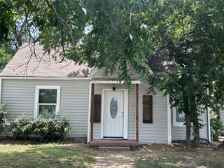 600 E Robert Street, Fort Worth, TX 76104