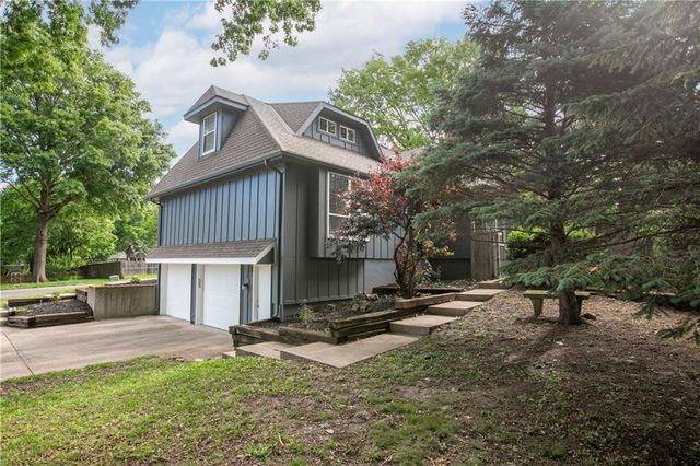 115 N PARK Drive, Raymore, MO 64083