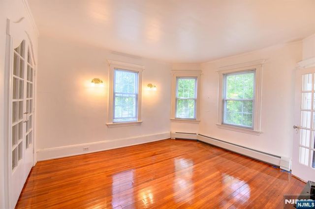 35 E Pierrepont Avenue, Rutherford, NJ 07070