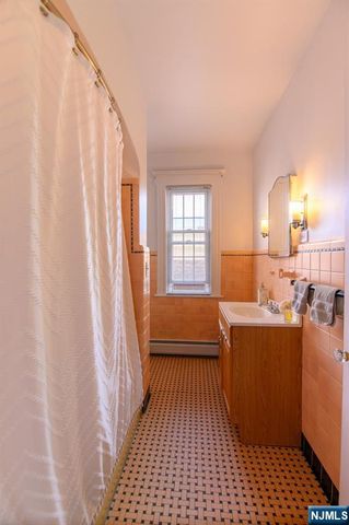35 E Pierrepont Avenue, Rutherford, NJ 07070