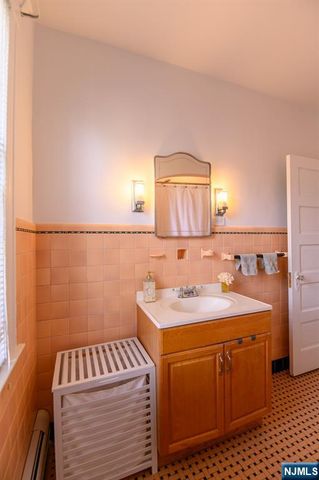 35 E Pierrepont Avenue, Rutherford, NJ 07070