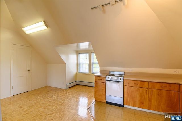 35 E Pierrepont Avenue, Rutherford, NJ 07070