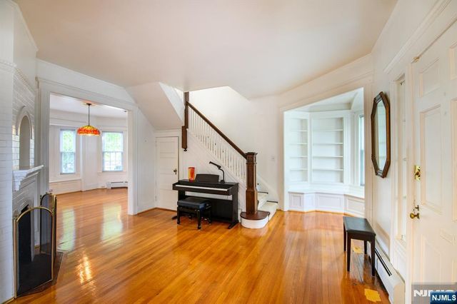 35 E Pierrepont Avenue, Rutherford, NJ 07070