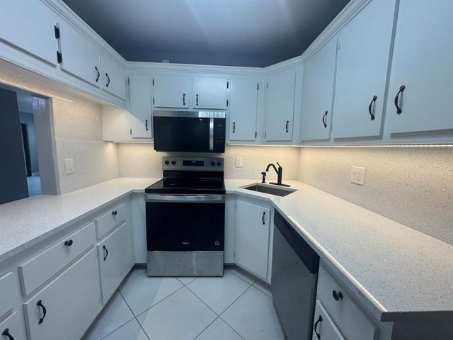 802 Sky Pine Way D1, Greenacres, FL 33415