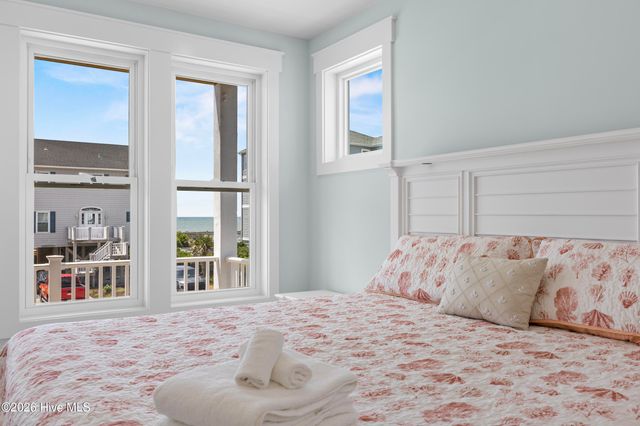 24 Porpoise Place, N Topsail Beach, NC 28460