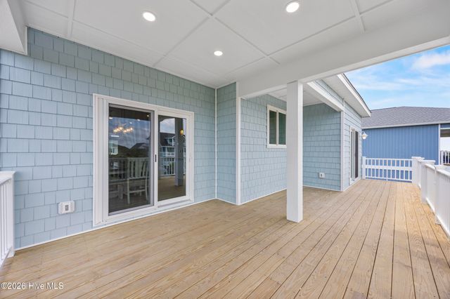 24 Porpoise Place, N Topsail Beach, NC 28460
