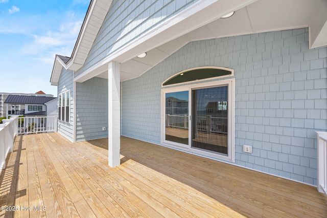 24 Porpoise Place, N Topsail Beach, NC 28460
