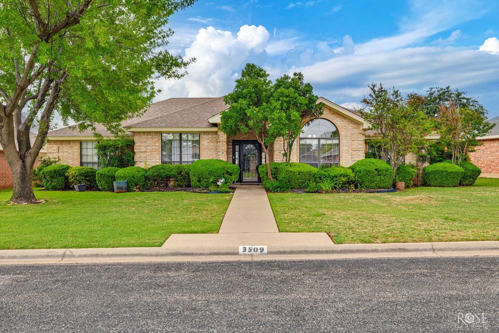 Image 1 of property listing at 3509 Shadyhill Drive, San Angelo, TX 76904