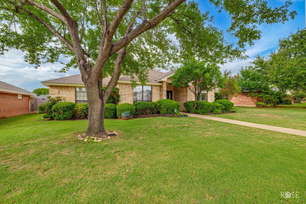 Image 2 of property listing at 3509 Shadyhill Drive, San Angelo, TX 76904
