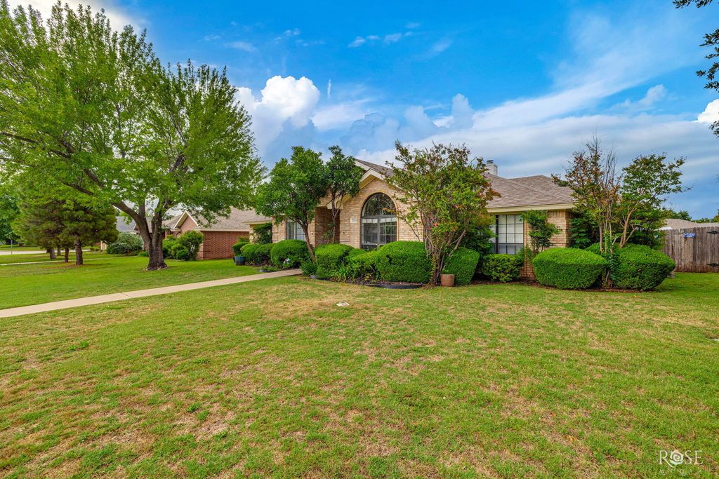 Image 3 of property listing at 3509 Shadyhill Drive, San Angelo, TX 76904