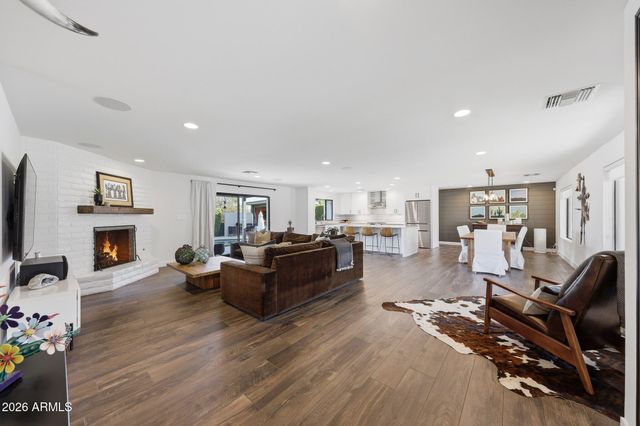 2219 E PALMAIRE Avenue, Phoenix, AZ 85020