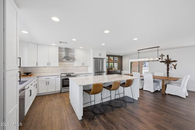 2219 E PALMAIRE Avenue, Phoenix, AZ 85020