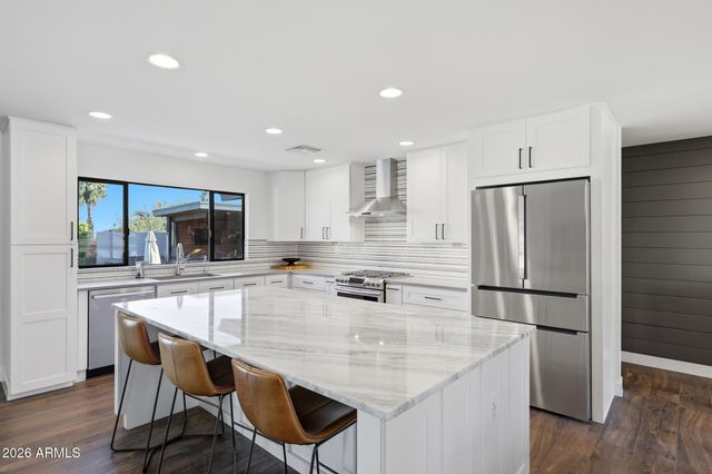 2219 E PALMAIRE Avenue, Phoenix, AZ 85020