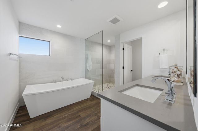 2219 E PALMAIRE Avenue, Phoenix, AZ 85020