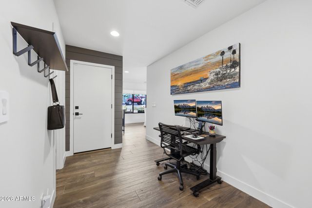 2219 E PALMAIRE Avenue, Phoenix, AZ 85020