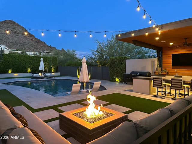 2219 E PALMAIRE Avenue, Phoenix, AZ 85020
