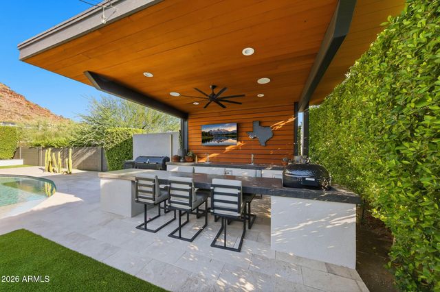 2219 E PALMAIRE Avenue, Phoenix, AZ 85020
