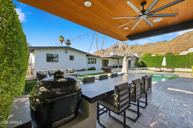 2219 E PALMAIRE Avenue, Phoenix, AZ 85020