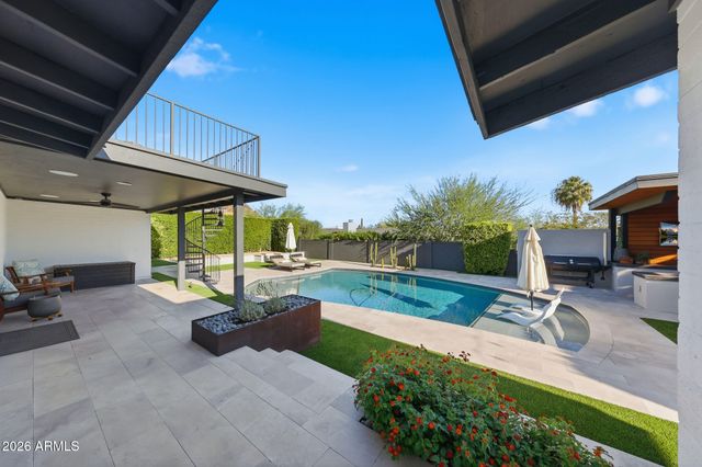 2219 E PALMAIRE Avenue, Phoenix, AZ 85020