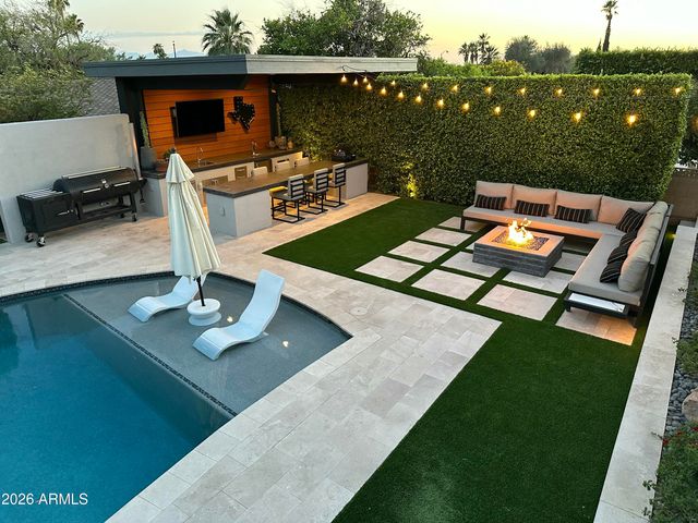 2219 E PALMAIRE Avenue, Phoenix, AZ 85020