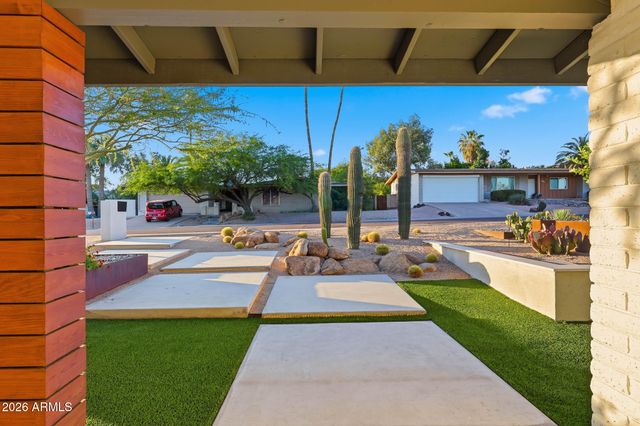 2219 E PALMAIRE Avenue, Phoenix, AZ 85020