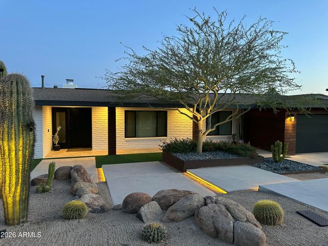 2219 E PALMAIRE Avenue, Phoenix, AZ 85020