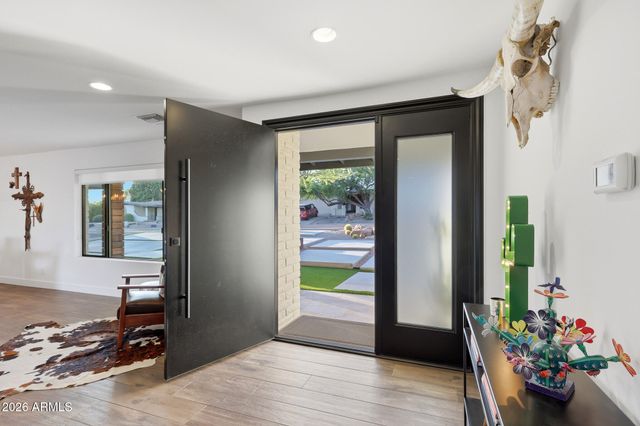 2219 E PALMAIRE Avenue, Phoenix, AZ 85020