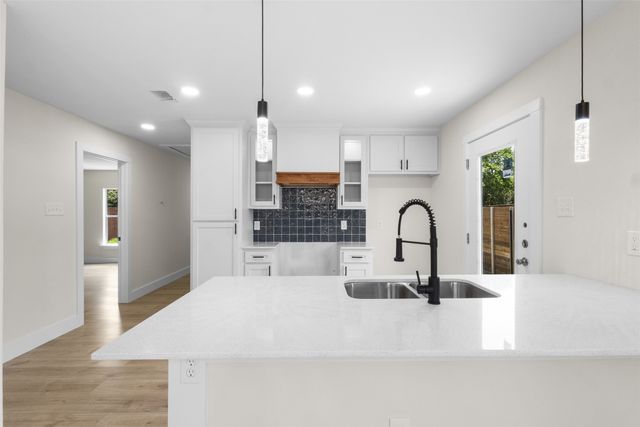 2117 Andrew Avenue, Fort Worth, TX 76105