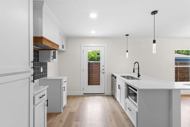 2117 Andrew Avenue, Fort Worth, TX 76105