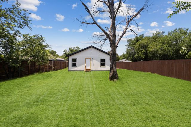2117 Andrew Avenue, Fort Worth, TX 76105