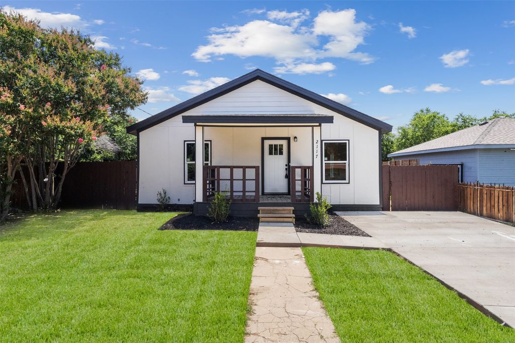 2117 Andrew Avenue, Fort Worth, TX 76105