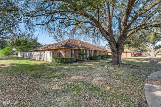 429 Kenshire Court, Shreveport, LA 71115