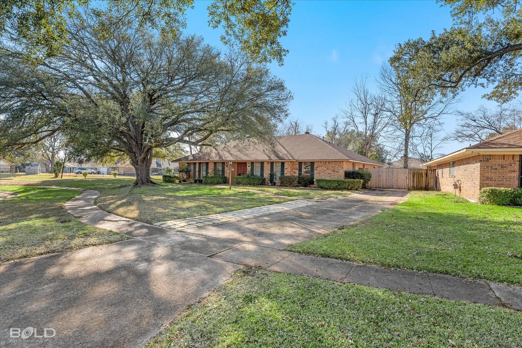 429 Kenshire Court, Shreveport, LA 71115