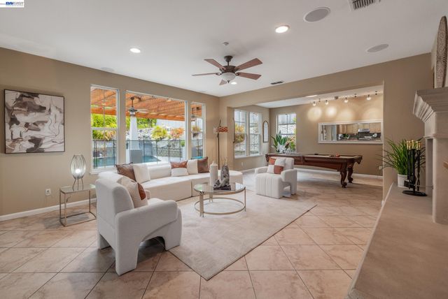 4166 Mystic View Ct, Hayward, CA 94542