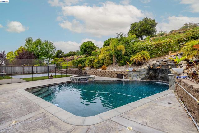 4166 Mystic View Ct, Hayward, CA 94542