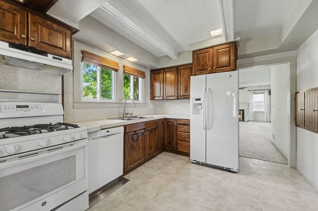 3756 Auburn Avenue NE, Grand Rapids, MI 49525