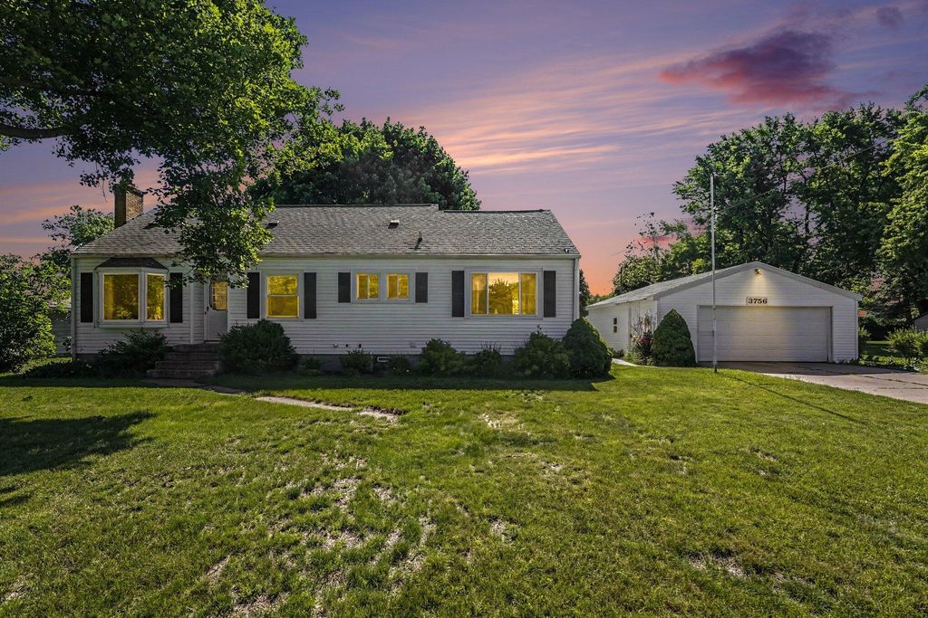 3756 Auburn Avenue NE, Grand Rapids, MI 49525